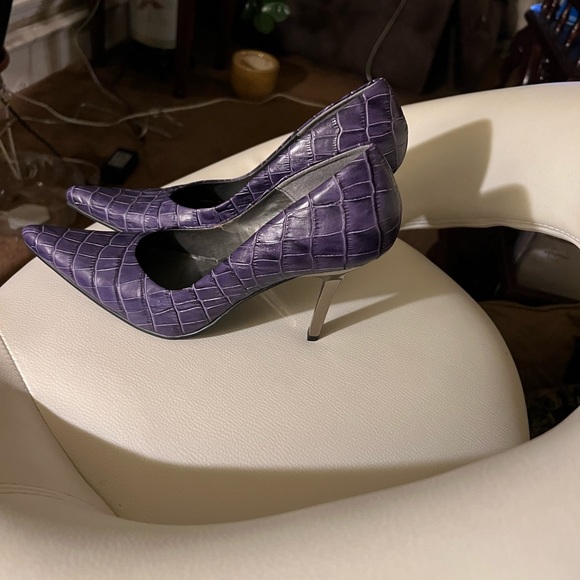 Size 6 Steve Madden leather purple heels - Picture 4 of 7